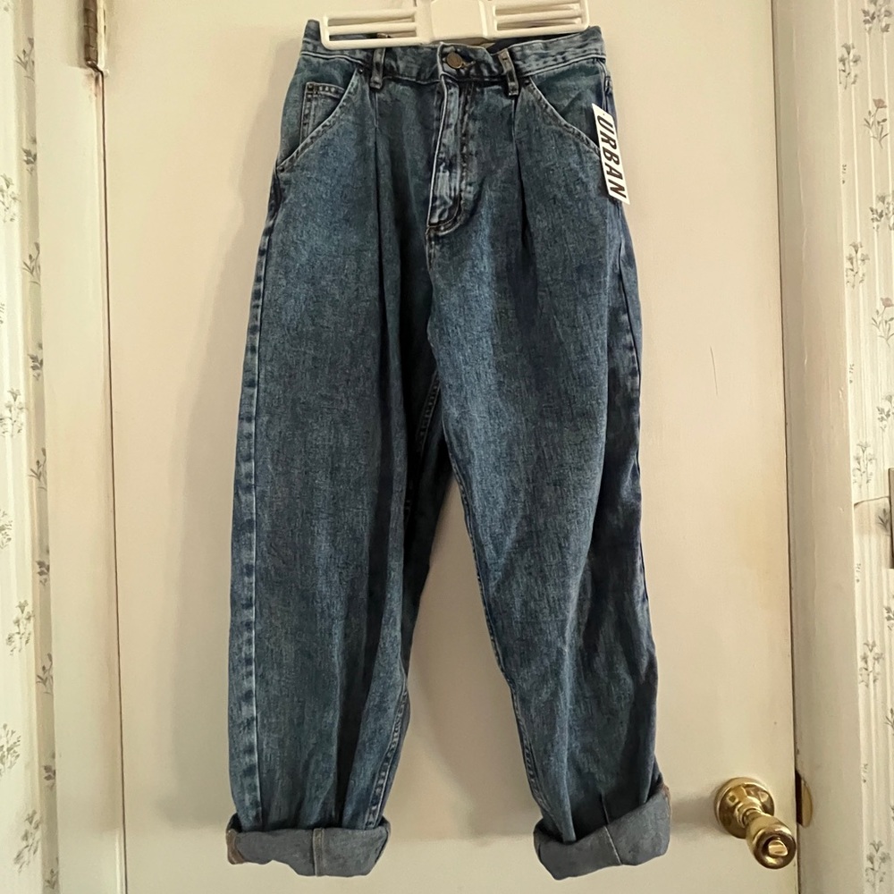BDG Urban Outfitters High Waisted Mom Jeans Size 26